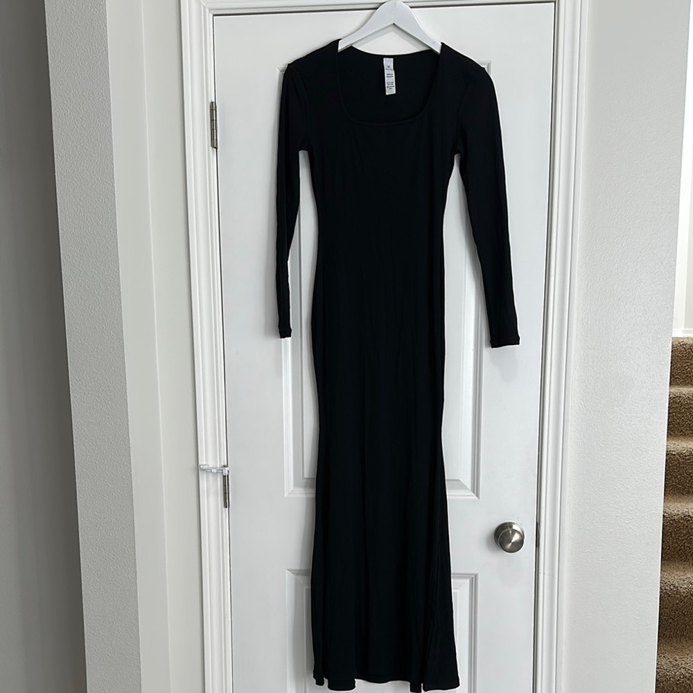 Elegant Black Maxi Dress
